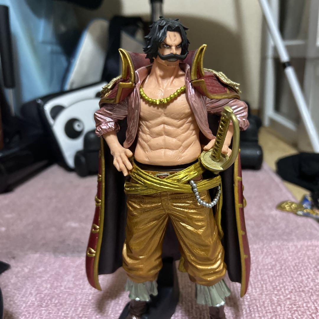 

[USED] Gold-D-Roger Figure