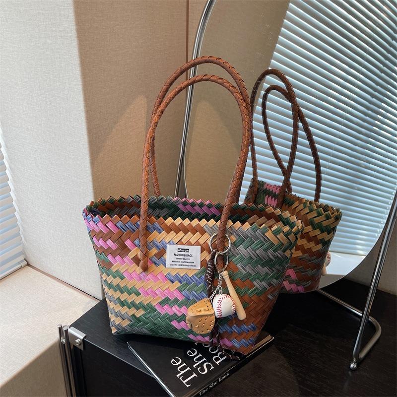 Large-capacity Woven Straw Bag Women's New Versatile Contrasting Shoulder Bag High-end Seaside Beach Bag