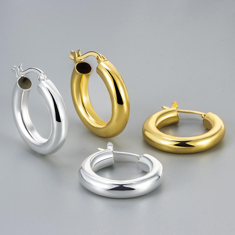 Minimalist Geometric Hollow Hoop Earrings For Women Light Luxury Cool Smooth Surface Small Batch Design Ear Jewelry