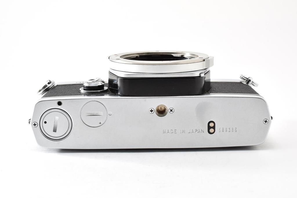 [USED] Olympus OM-2n Silver SLR Film Camera w. Zuiko 28mm 50mm 75-150mm + Winder + Flash, Near Mint, From JAPAN
