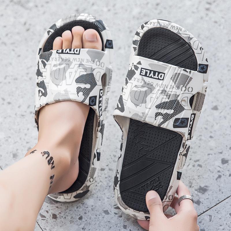 Fashion Men's slippers Sandals Wear-resistant Shoes for men Soft and comfortable Waterproof Bathroom slippers Indoor and outdoor Fahsion