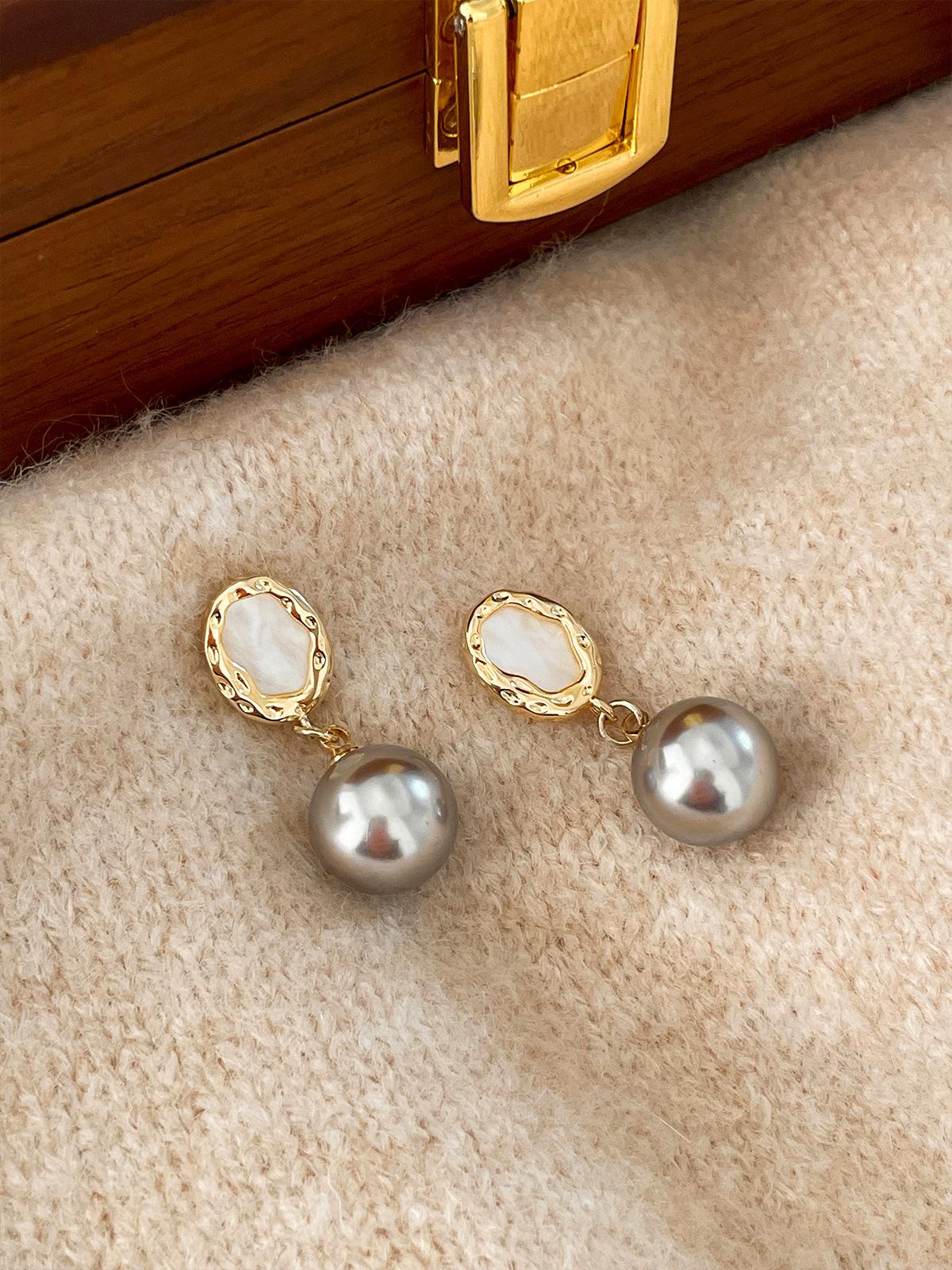 

French retro pearl stud earrings women s exquisite and versatile high-end silver needle earrings simple niche new ear jewelry 925 silver needle