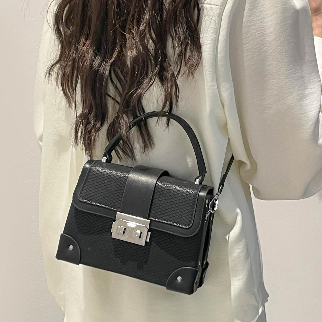 Korean Version Messenger Bag Fashion Handbag 2025 Summer New Niche Personalized Small Square Bag Casual Cute Shoulder Bag