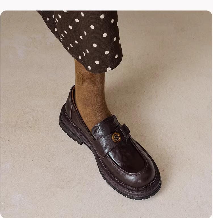 Retro Black Camellia Loafers: Pleated Leather, Thick Sole, Slip-on British Style