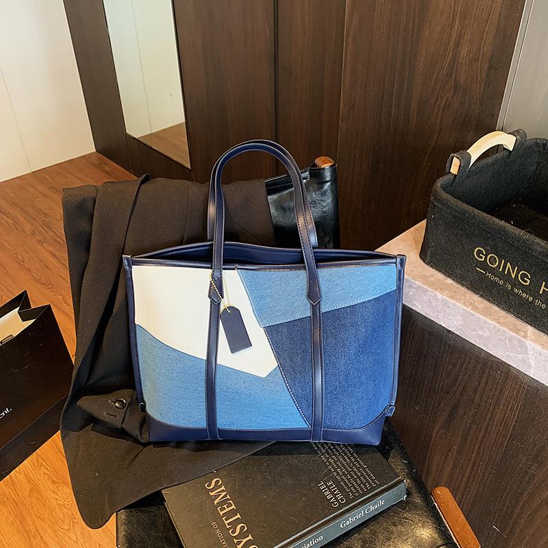 Denim-Tasche Damen 2025 neue kontrastfarbene Patchwork-Mode-Umhängetasche High-End-Pendler-Tragetasche