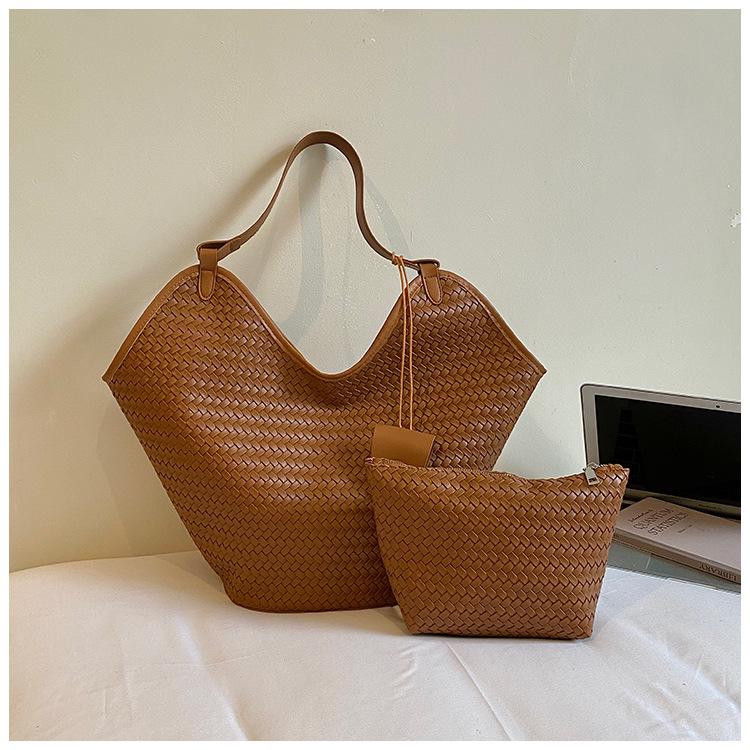 2026 Autumn Korean Woven Texture Bucket Bag - Trendy Large Capacity Shoulder Bag for Women and Kids