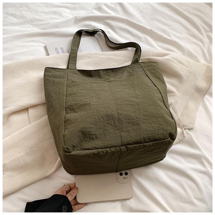 

Women s Large Nylon Tote Bag - 2024 Spring/Summer, Solid Color, Lightweight, Eco-Friendly, Bucket Style, High Capacity, Casual.