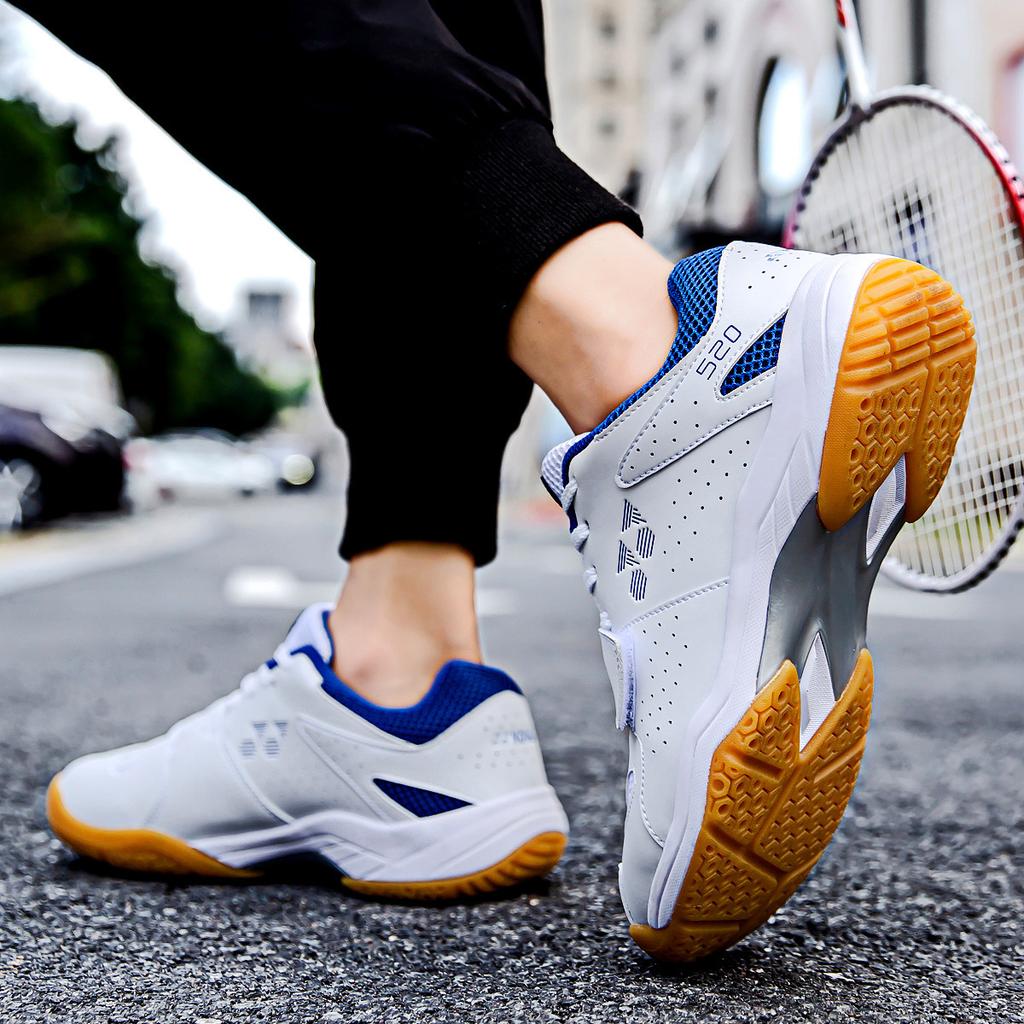 New badminton shoes men's professional competition couple sports shoes breathable high-end non-slip badminton shoes