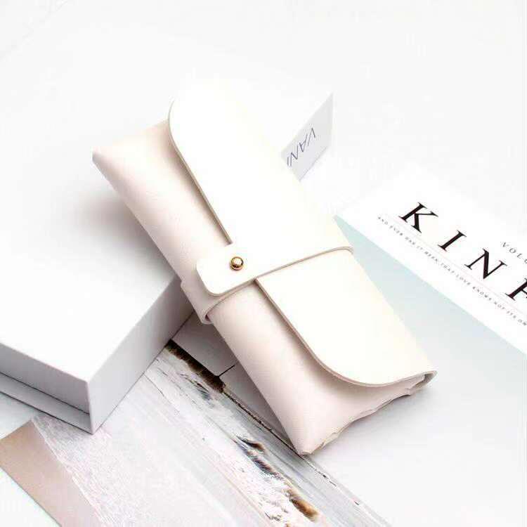 

Модный кожаный мягкий чехол для солнцезащитных очков с трендовым дизайном в виде бандажа - Новая подарочная коробка белый