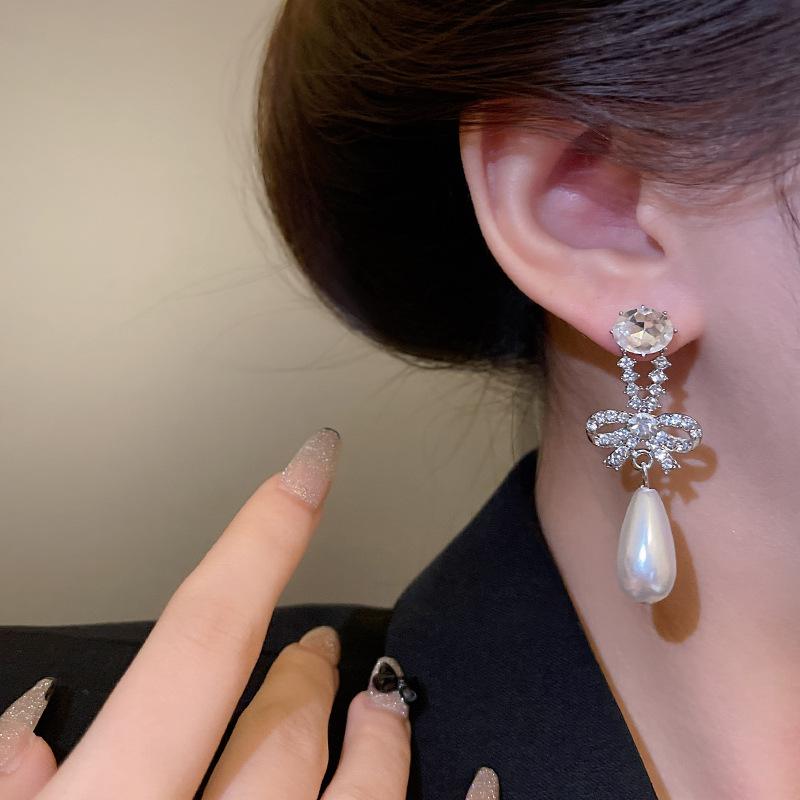 Cercei Lungi Coreeni cu Ciucuri și Perle - Cercei Eleganți de Lux pentru Femei