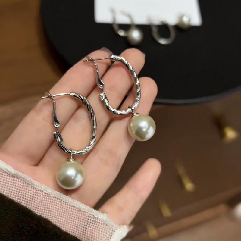 Elegant French Silver Needle Pearl Hoop Earrings – Versatile & Fashionable Design with High-End Appeal