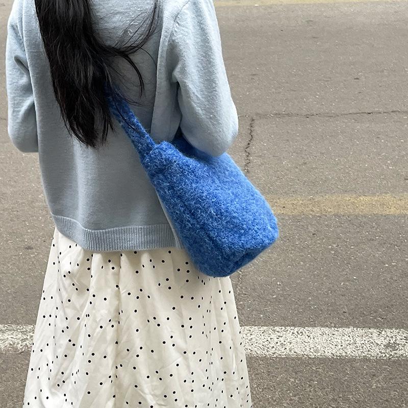 Faux Lamb Wool Ladies Red Crossbody Bag Retro Furry Women's Bucket Shoulder Bags Soft Plush Female Winter Handbags Purse Tote