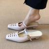 Moda 2025 Novos Sapatos Scarpins Chinelos Vazados Moda Feminina Saltos Baixos Bico Quadrado Saltos Grossos Prateados Sandálias Femininas
