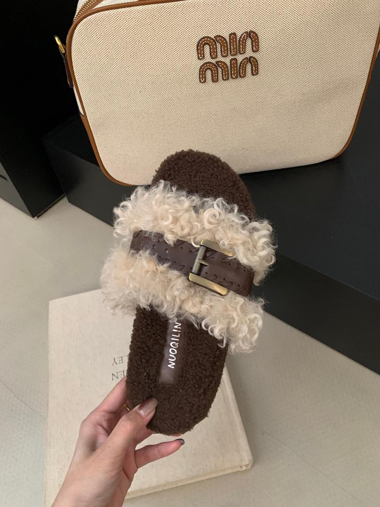 Thick-bottomed fluffy slippers women's autumn and winter outer wear 2025 new belt buckle curly hair cute outer wear one-word sandals