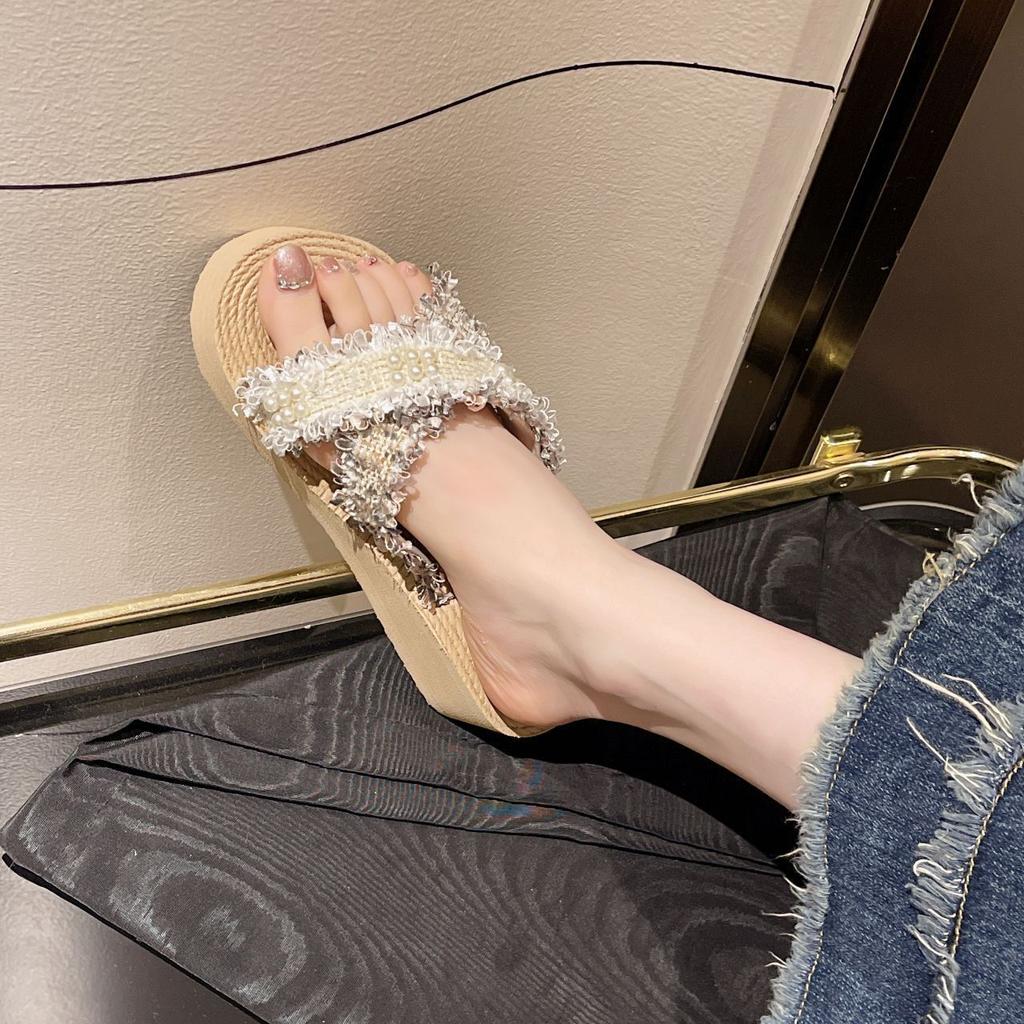 2025 summer new cross-strapped slippers women's fashion going out Xiaoxiang sandals thick-soled beach cool slippers