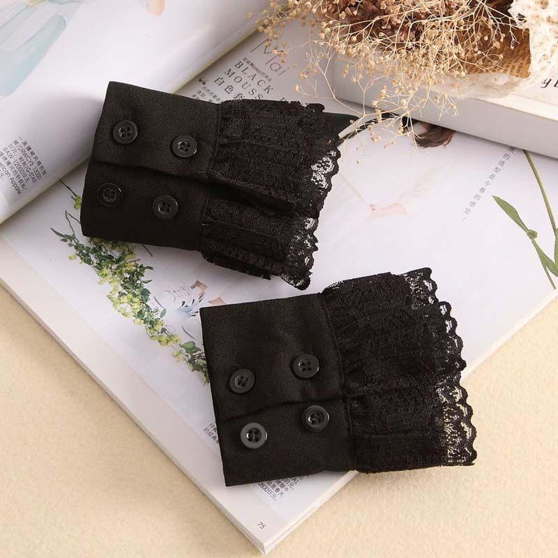 

Женский короткий кружевной свитер-свитшот на двубортной застежке с рукавами оверсайз Black sprig double-breasted All yards