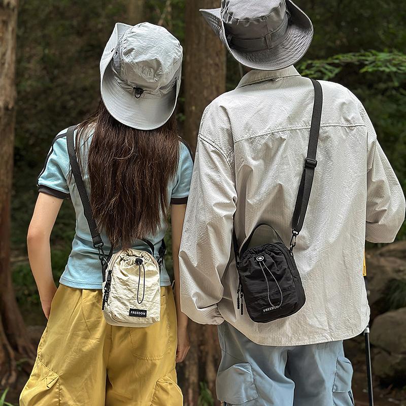 Sports Water Kettle Bag Unisex Lightweight Travel Crossbody Bag Outdoor Water-Repellent Cycling Mobile Phone Bag