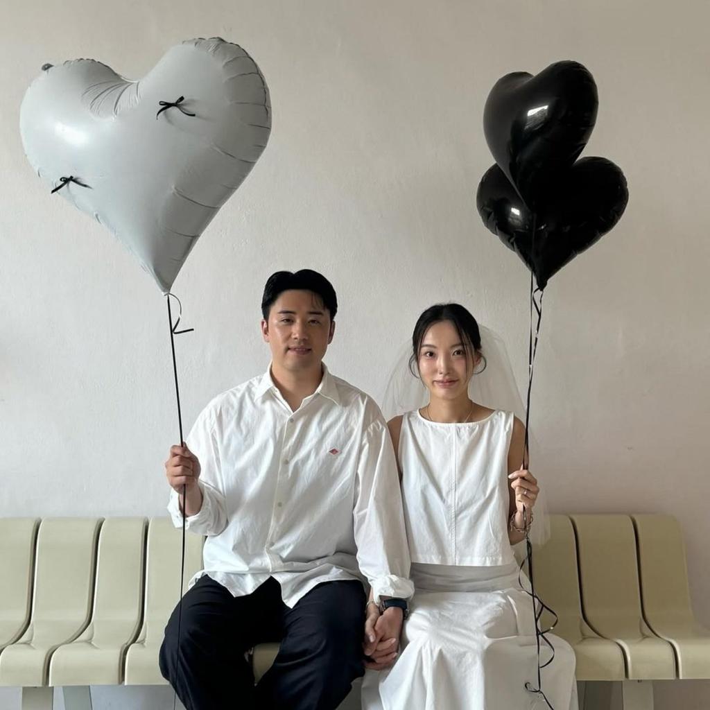 Red Heart-Shaped Helium Balloons for Valentine's, Proposal, Wedding, or Room Decoration