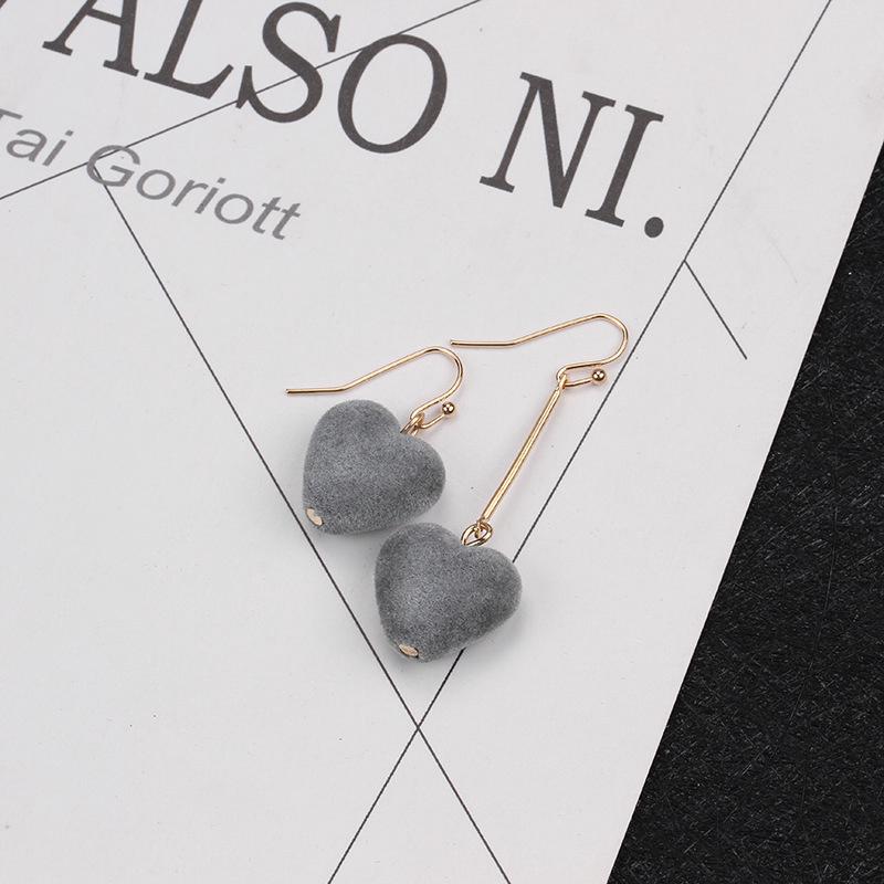 Herbst und Winter, Flanell Pfirsichherz Liebe Asymmetrische Ohrringe, Perle Süße Temperament Ohrringe