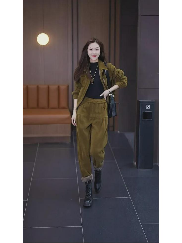 Women's Plush Thickened Casual Two-Piece Suit - Slim, Loose, Meat-Covering Fashion for Autumn & Winter 2024