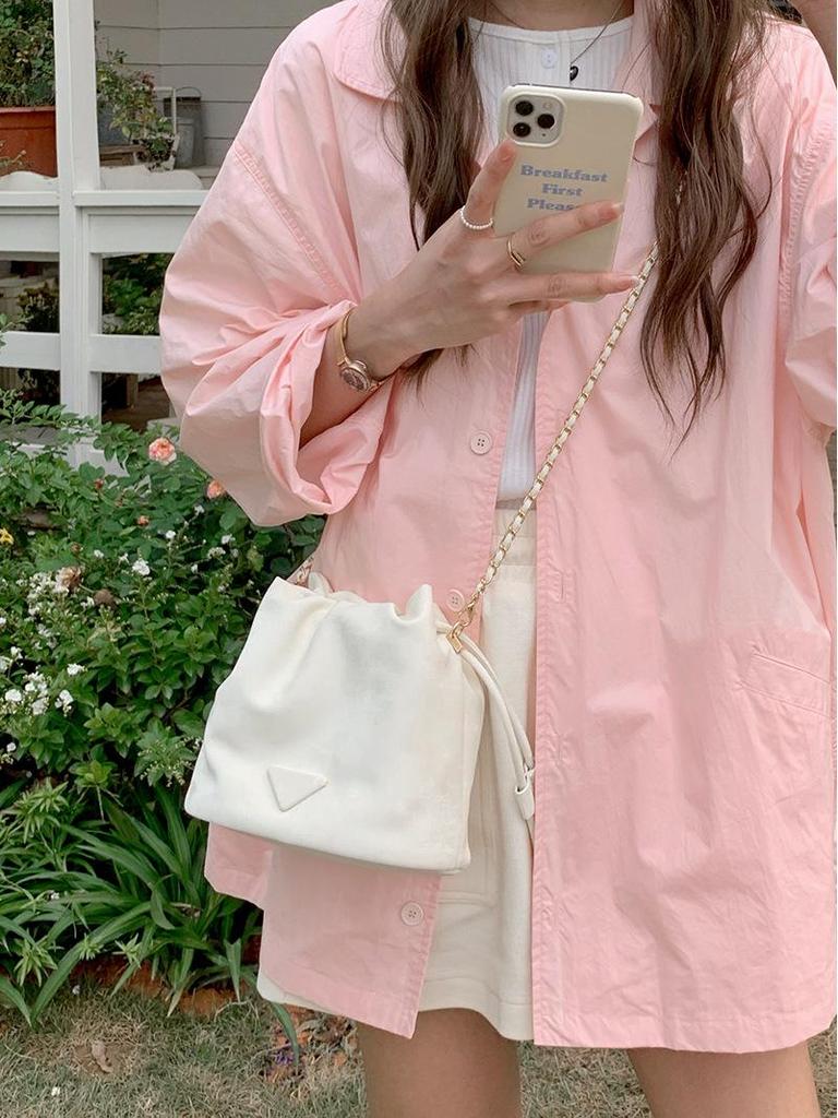 Puszysta Kremowa Różowa Torba Wiązana na Łańcuszku - Modna, Wszechstronna Torba Wiaderko na Ramię i Przez Ramię