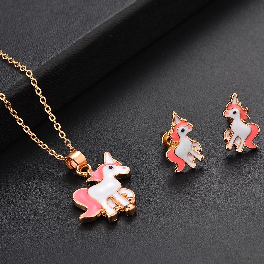 European and American Style Unicorn Bee Cat Necklace Set