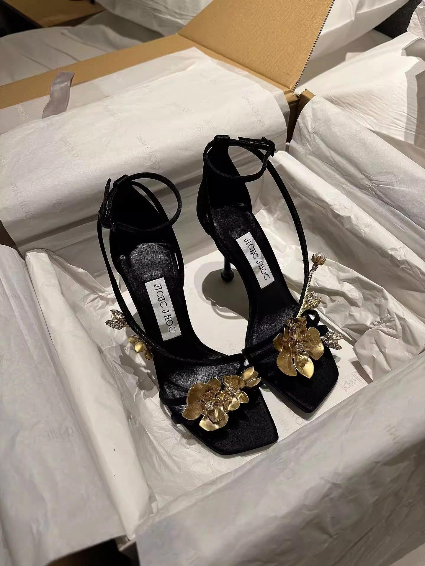

Гонконг 2025 новые красивые односложные босоножки женские летние атласные дизайн sense черные тонкие каблуки золотые орхидеи высокие каблуки 35