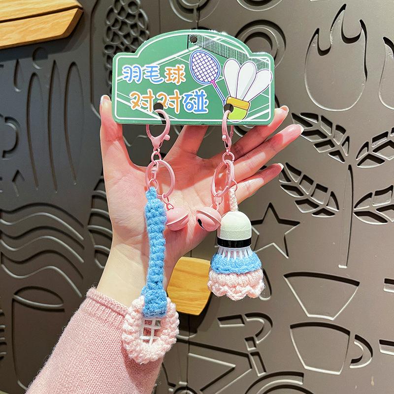 

Soft Shuttlecock Knitted Badminton Keychain Battledore Funny Badminton Racket Bag Pendant Creative Keyring Car Key Pendant розовый