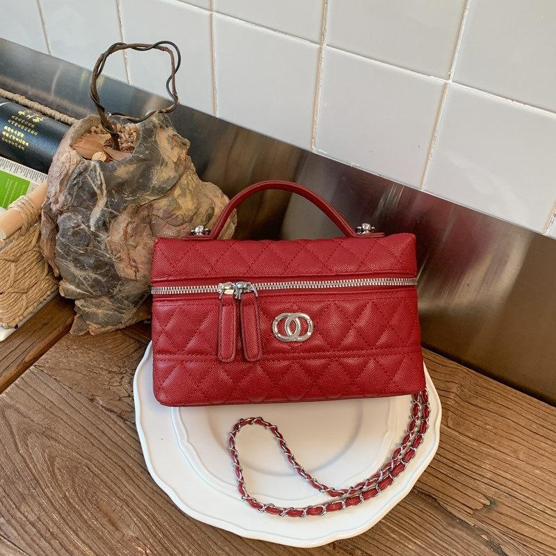 Ketten-Umhängetasche mit Diamantmuster-Stickerei und Griff Kleine quadratische Tasche rot