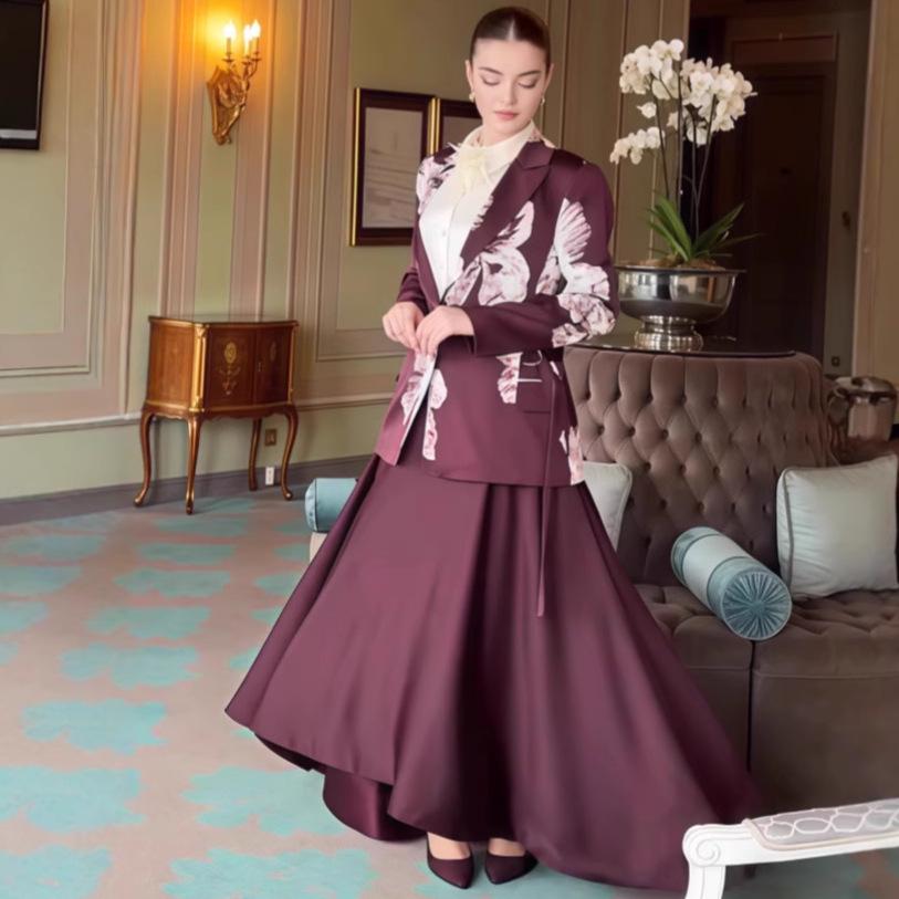 

2025 European & American Summer Elegant Suit Jacket with High-Waisted Slimming Skirt Set M