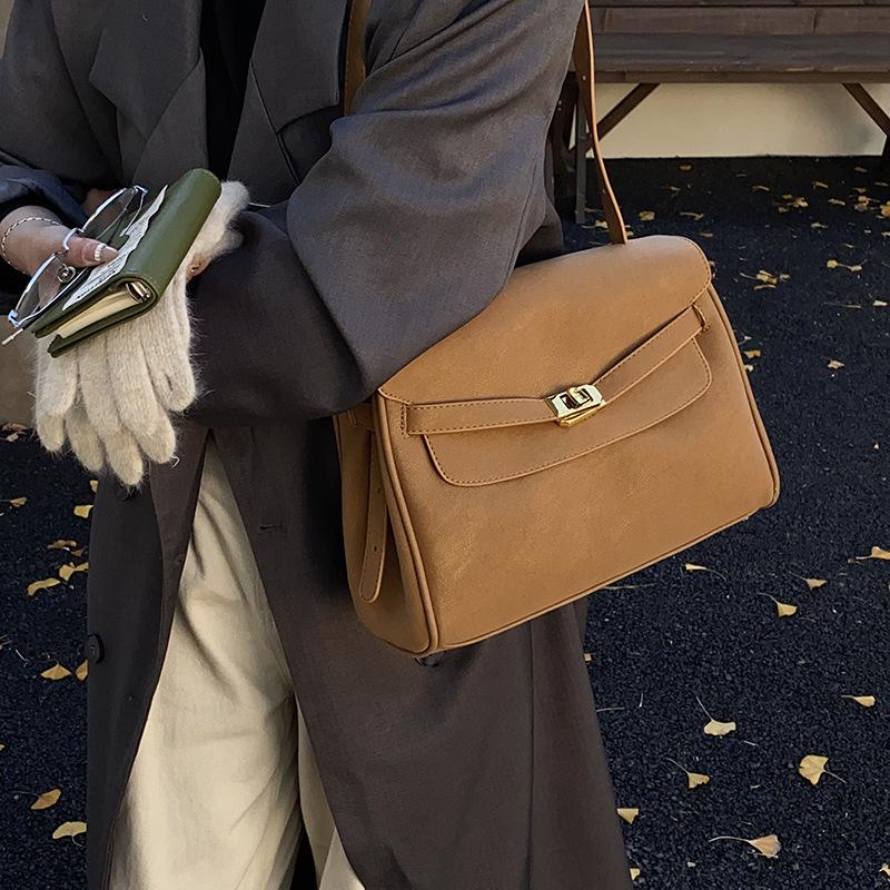 Autumn and winter new large-capacity suede shoulder bag 2025 versatile Internet celebrity explosion foreign style women's fashion tide oblique span ba