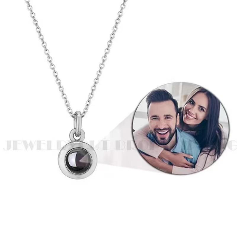 Customized Love Photo Necklace: 100 Languages 'I Love You' Pendant - Ideal for Christmas & Valentine's Gifts