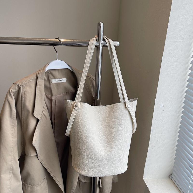 Fashionable Large Capacity Portable Commuter Bag Women's 2025 Summer New Bucket Bag High-end One-shoulder Underarm Bag