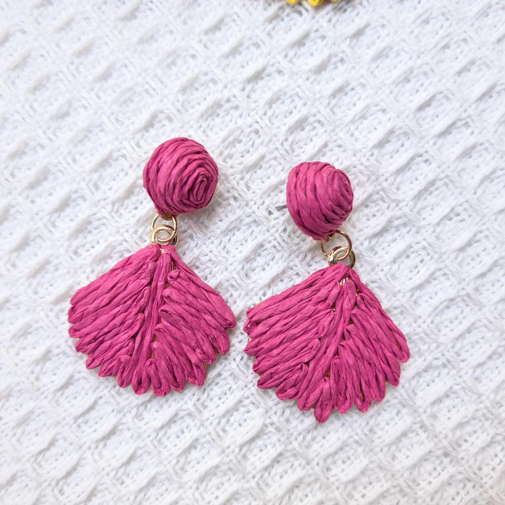 European & American Bohemian Raffia Shell Tassel Earrings: Sweet, Woven Niche Design for Women.