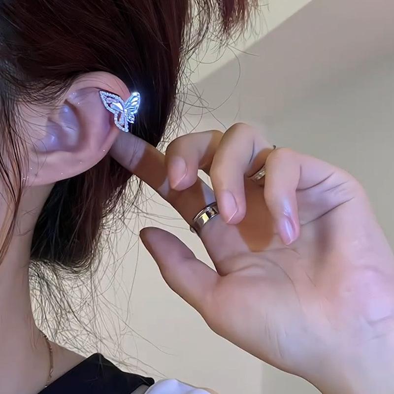 Butterfly without pierced ears, ear clips, Korean version of fashion, cold wind temperament earrings, light luxury, high-end earrings, women