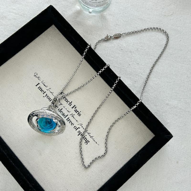 Collana lunga da donna con ciondolo Saturno tridimensionale per maglione Gioielli di moda