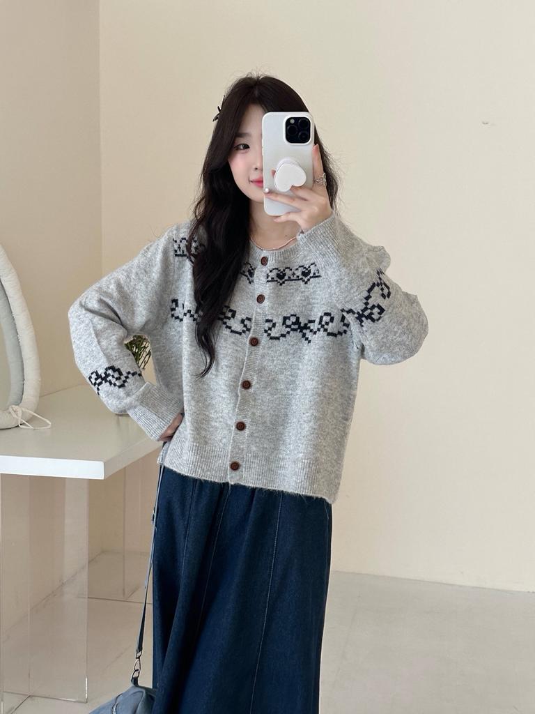 Retro Floral Embroidery Jacquard Design Sense Niche Long-sleeved Knitted Sweater Cardigan Color Matching Sweater Single-breasted Jacket Women