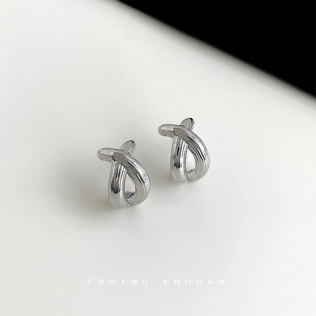 Fashion texture sense European and American style cross earrings design sense personality versatile curved fishtail high sense earrings
