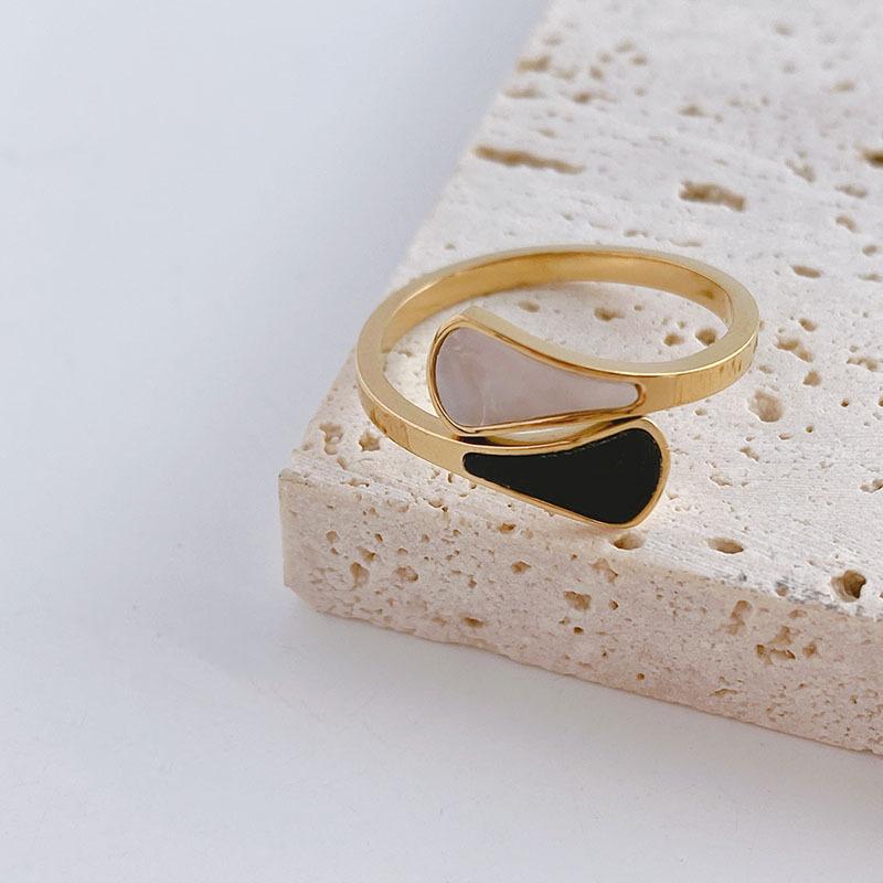 Korean Style Simple Titanium Steel Ring Women's Black and White Shell High-end Same Style Trendy Ring