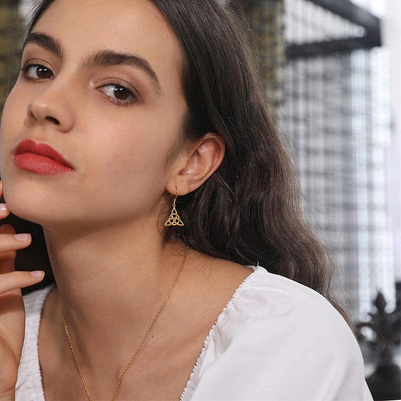 YILUOCD Sterling Keltische Knoten Ohrringe Triquetra Dreifaltigkeitsknoten Dreieck Hängeohrringe Viel Glück Irischer Schmuck für Frauen