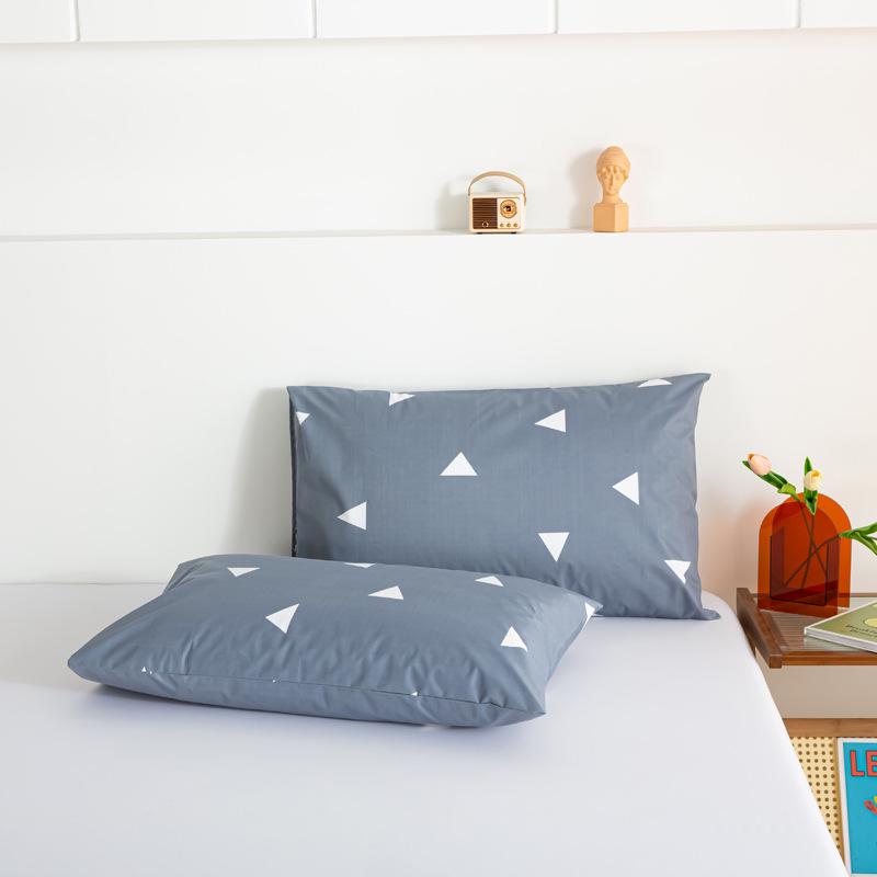 Solid Color Waterproof, Anti-Dirty Sweatproof Hotel Pillowcase (Machine Washable)