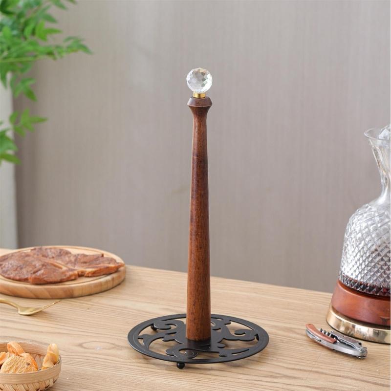 Moderní černý železný a dřevěný volně stojící dávkovač papírových rolí Velkokapacitní stojací regál na toaletní papír