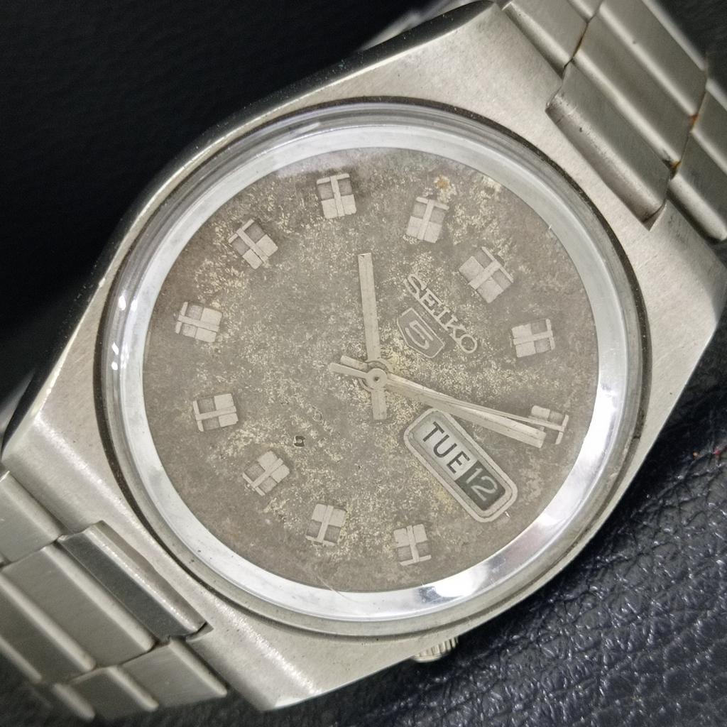 

ПОДЛИННЫЕ ВИНТАЖНЫЕ МУЖСКИЕ НАРУЧНЫЕ ЧАСЫ SEIKO 5 AUTOMATIC ЯПОНСКИЕ ОРИГИНАЛЬНЫЙ ЦИФЕРБЛАТ a702523-1 R126-a702523