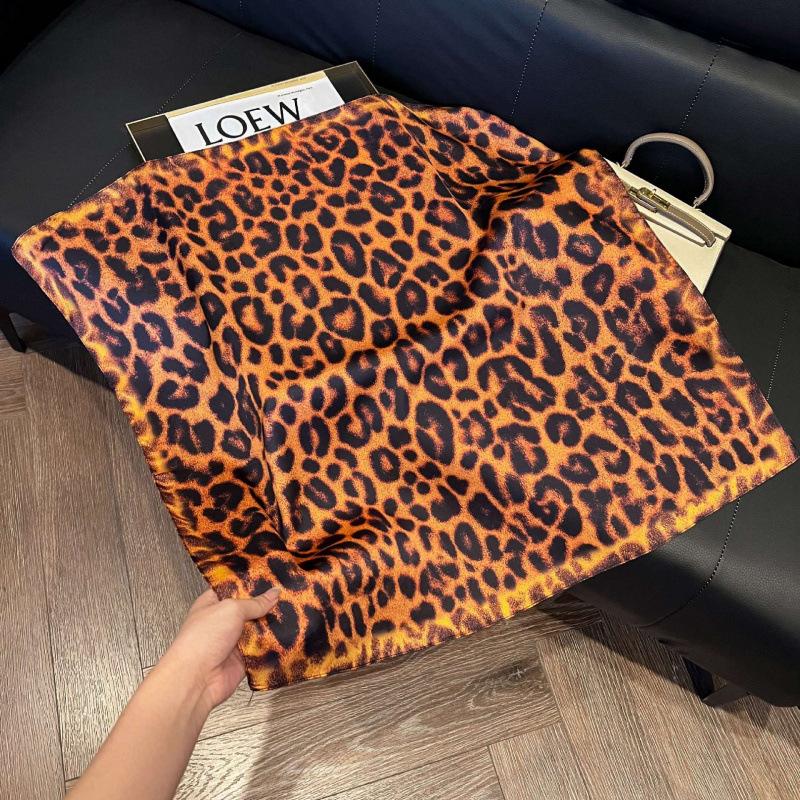 Fashion Black and White Printing Temperament Square Scarf Imitation Silk Korean Version Decorative Scarf Scarf Professional Decorative Shawl Silk Scar