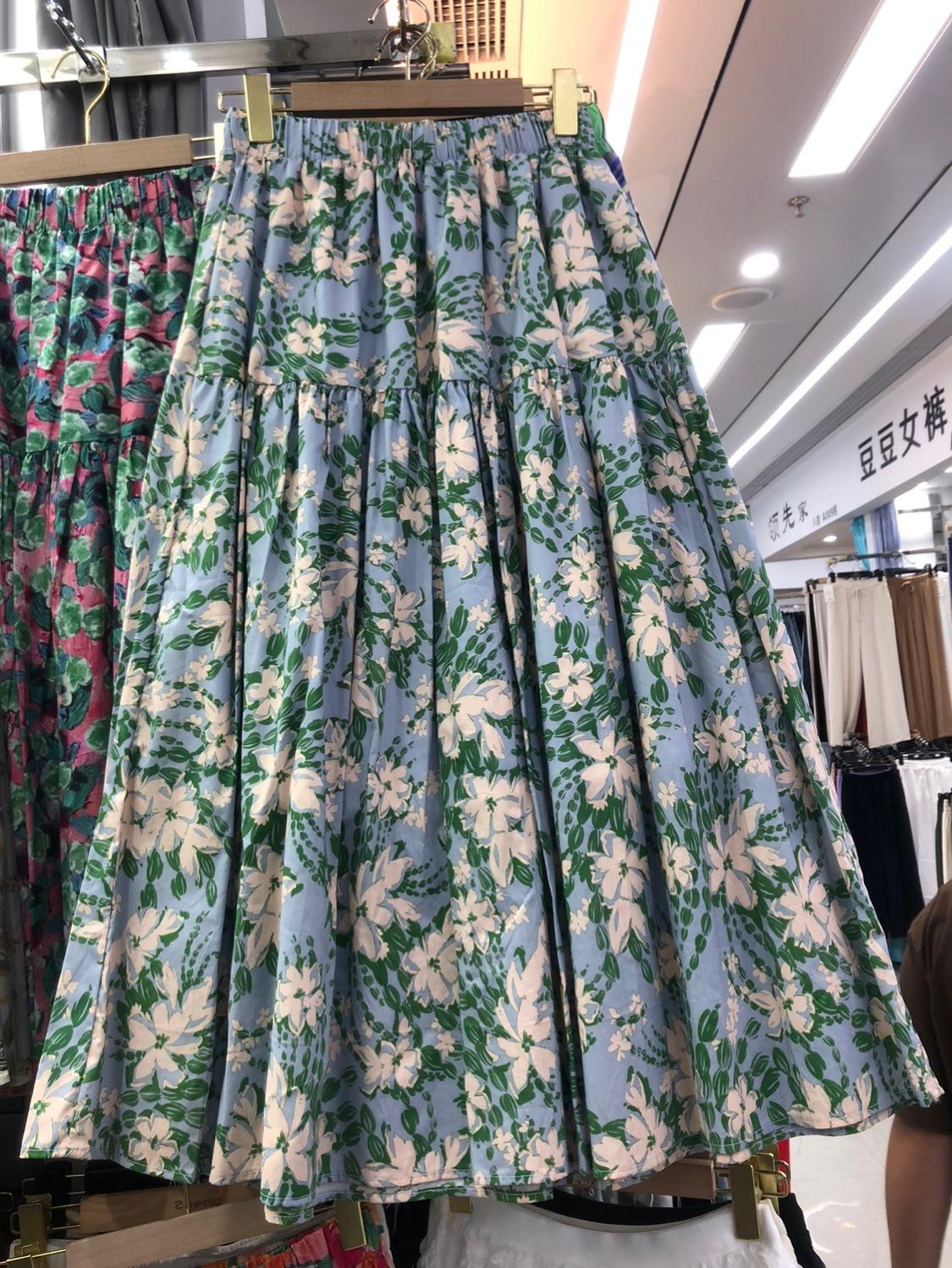 

Station 2025 весна и лето новый большой маятник сращивание масляная живопись печать средняя и длинная юбка А-образная юбка высокая талия длинная юбка one size fits all синий