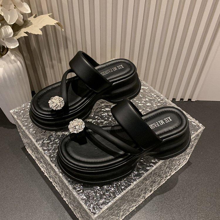 Beautiful cool slippers women's summer wear 2025 new set of toe rhinestone muffin thick bottom seaside beach women's slippers