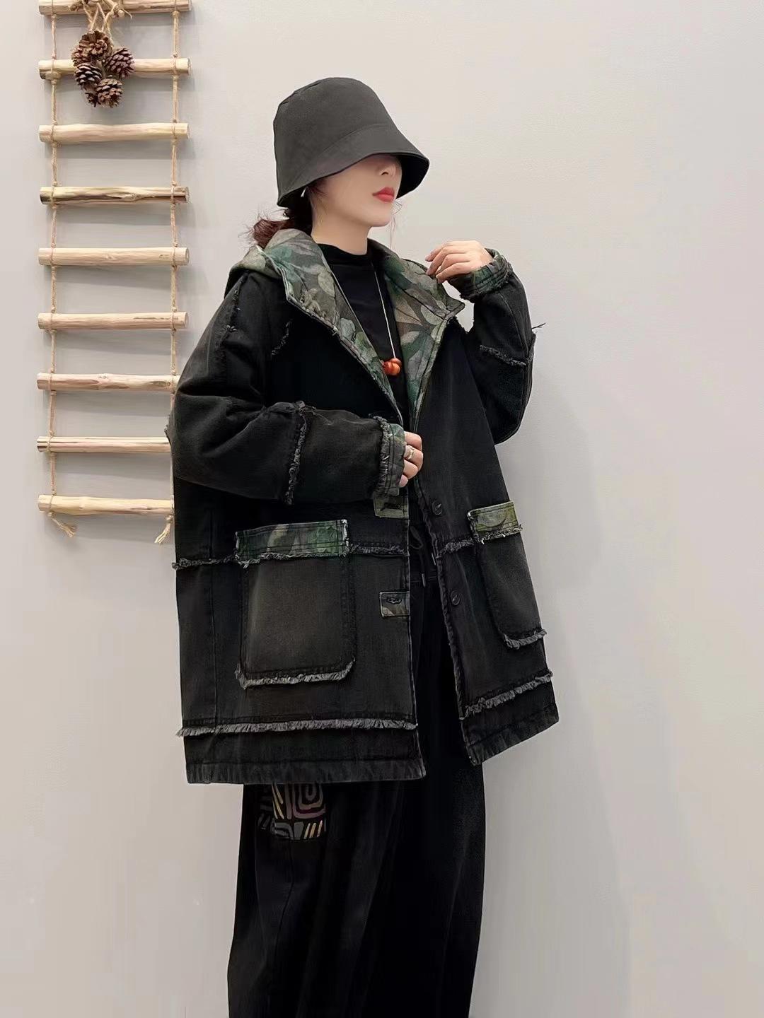 

2025 autumn new denim jacket women s printing old splicing rough edge single-breasted loose large size foreign style jacket Average size