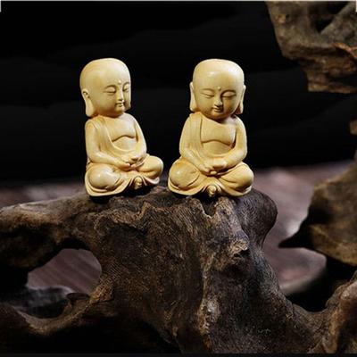 Niedliches kleines Heimdekor Baby Buddha DIY Buchsbaum geschnitzter Schlüsselanhänger Anhänger kleiner Mönch Figuren Auto Schmuck Buddha Statue