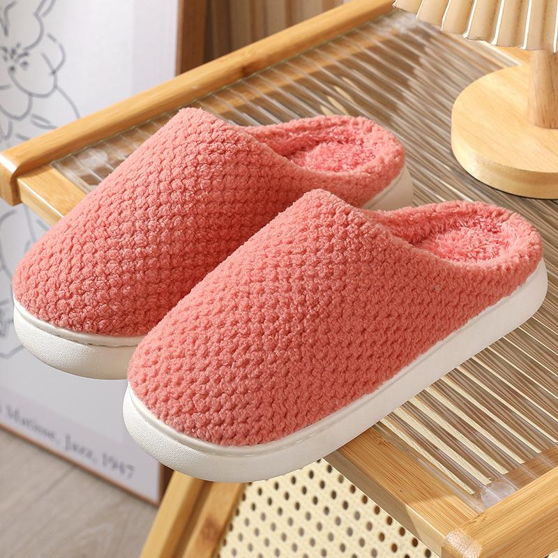 

Модные плюшевые тапочки для женщин и мужчин, модные пушистые нескользящие тапочки-облака, теплые домашние тапочки для пар, мягкие повседневные домашние тапочки 2024 44 45 красный