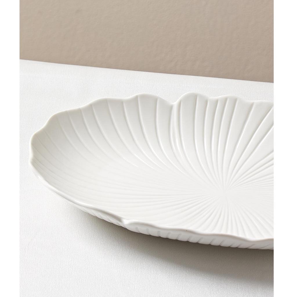 White Porcelain Oval Seafood Plate - High-Temperature Resistant, Ideal for Restaurants and Hotels.
